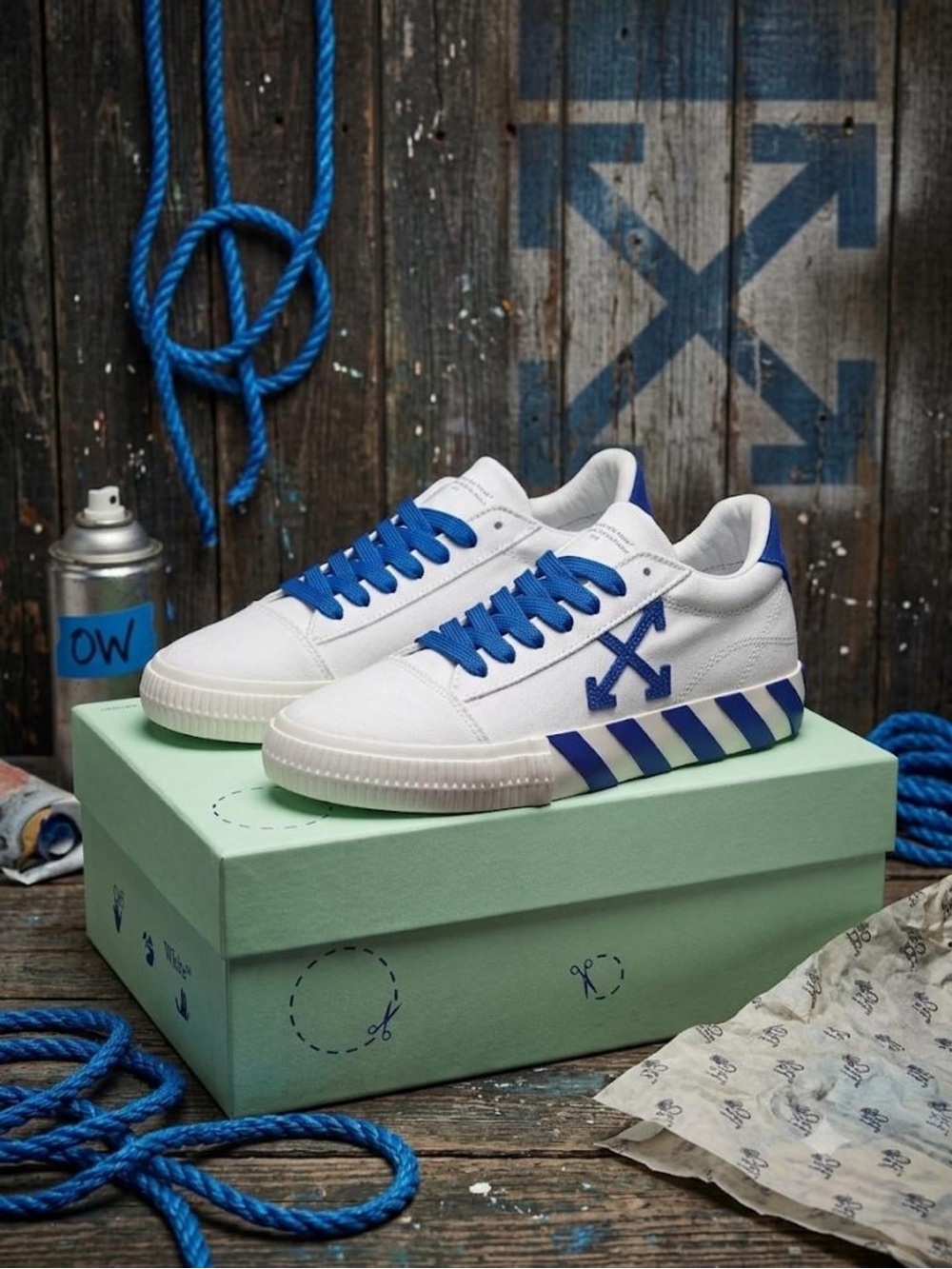 Off-White White & Blue Low-Top Sneakers